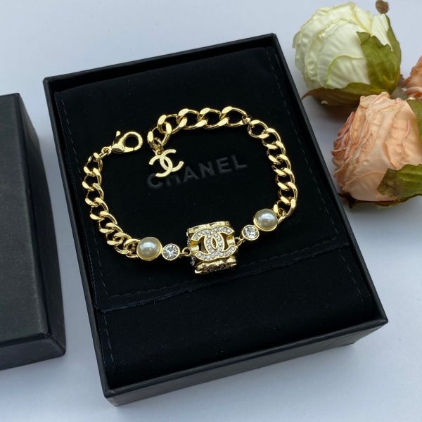 18K CC Box Pendant Pearl Bracelet - Image 5