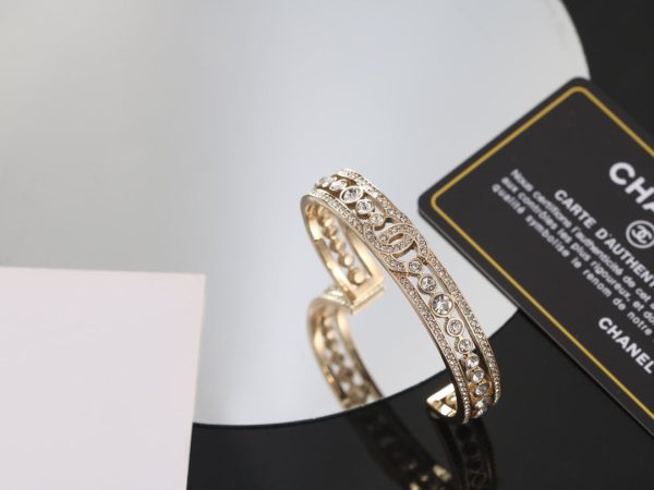 18K CC Crystals Cuff Bracelet - 图片 2