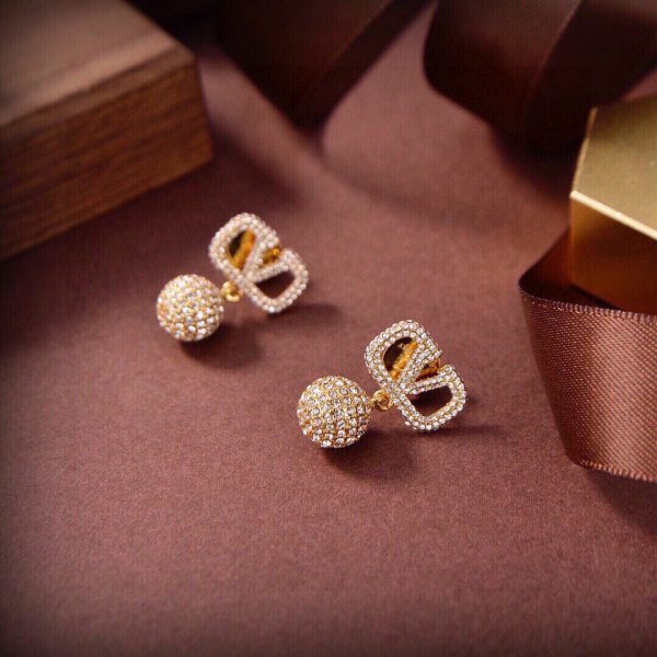 18K Vlogo Diamonds Earrings - Image 2