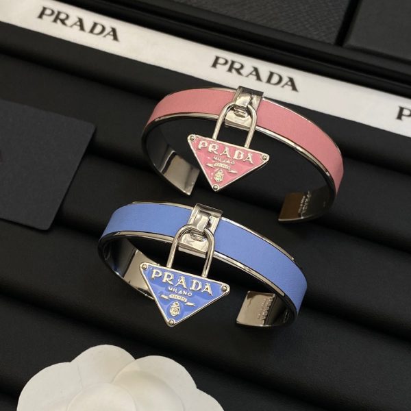 18K Pra Triangle Charm Cuff Bracelet - 图片 3