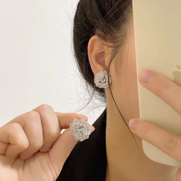 18K CC Camellia Diamond Earrings - 图片 2