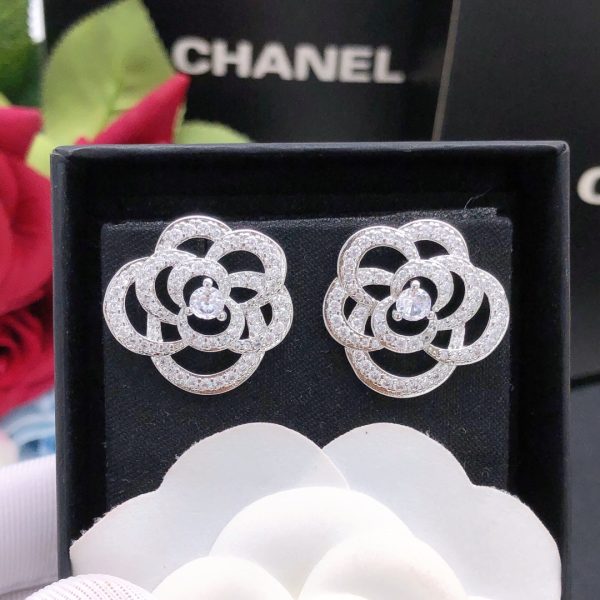 18K CC Camellia Diamond Earrings - Image 4