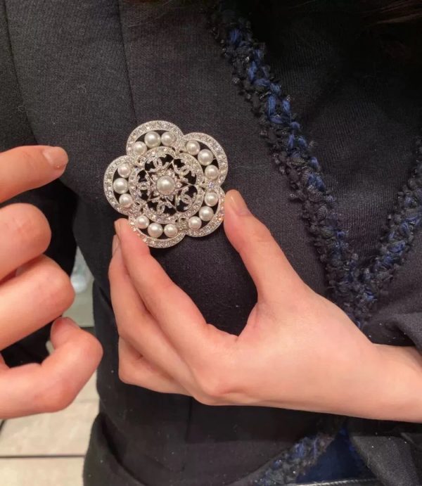 18K CC Camellia Pearls Brooch - 图片 8