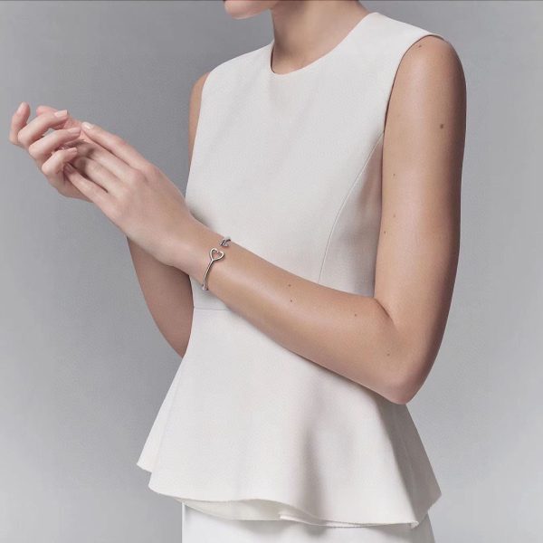 18K T Heart Key Wire Bracelet - 图片 6