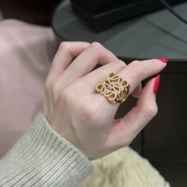 18K Anagram Crystals Ring - Image 8
