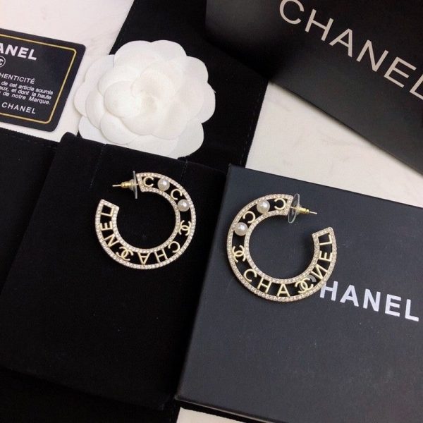 18K CC Circle Pearl Earrings - Image 4