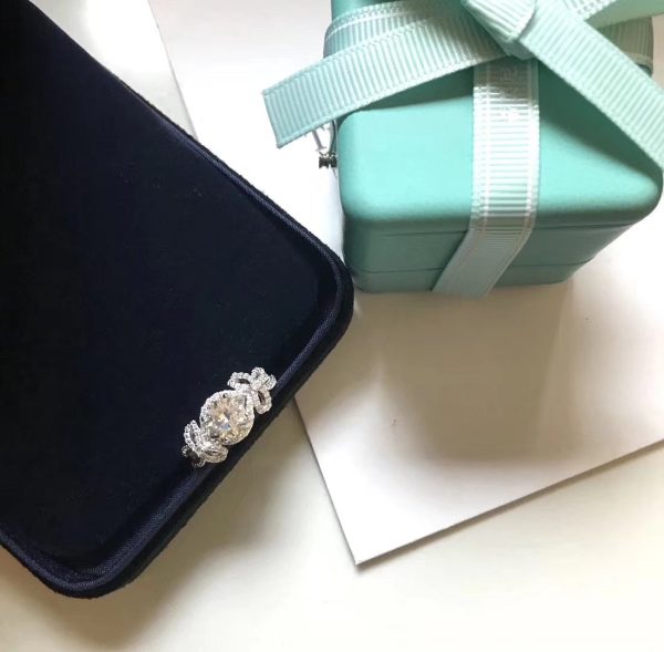 18K T Bow Ribbon Engagement Ring - 图片 4