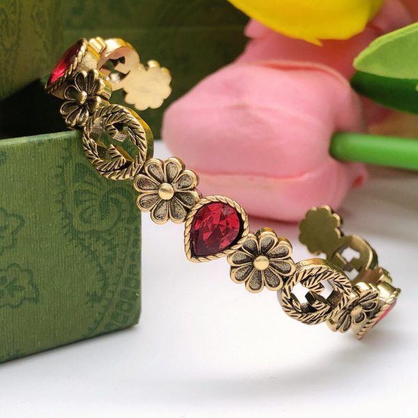 18K Double G Flowers Red Crystals Open Cuff Bracelet - 图片 3