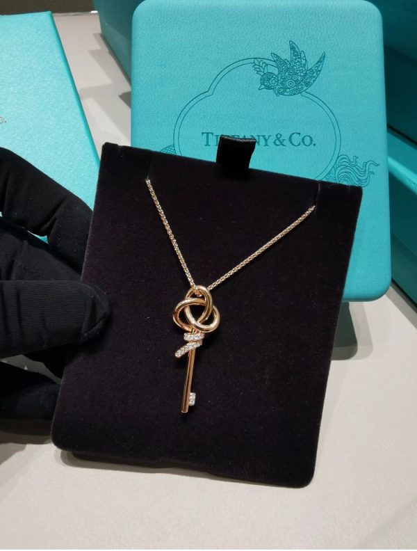 18K T Keys Woven Diamonds Medium Necklace - 图片 4