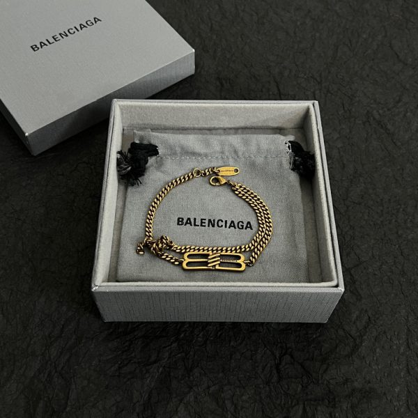 18K BB Chain Bracelet - Image 10