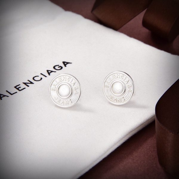 18K BB Cirle Earrings - Image 5