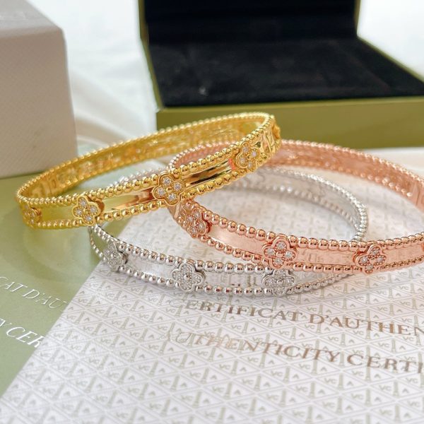 18K Yellow Gold Perlée Sweet Clovers Small Bracelet - Image 6