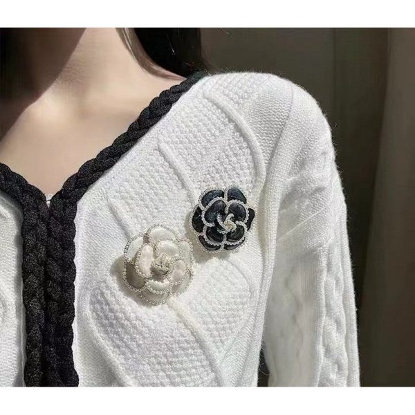 18K CC Camellia Black & White Brooch - Image 5