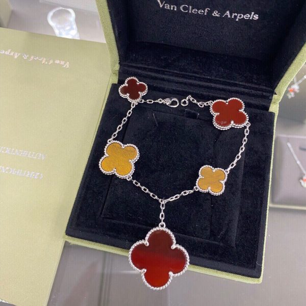 18K Lucky Carnelian and Tigers Eye Alhambra Bracelet - 图片 2