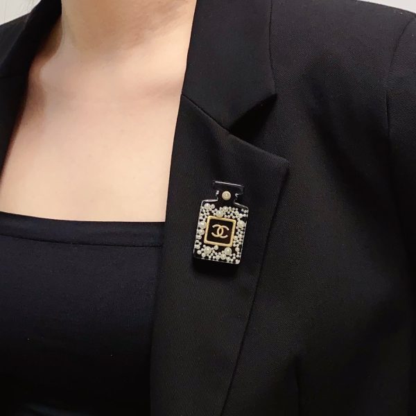 18K CC Bottle Brooch - Image 2