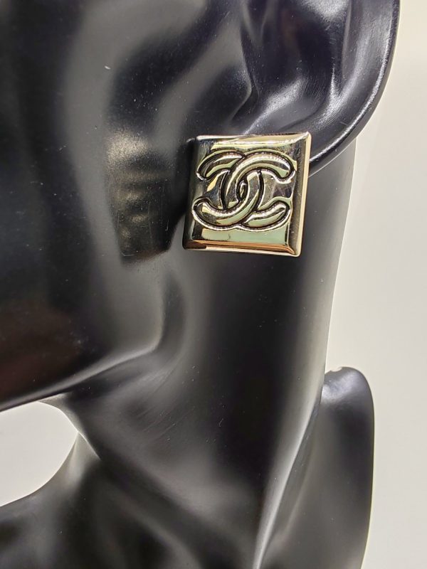 18K CC Smooth Block Earrings - 图片 2