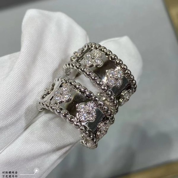 18K White Gold Perlée Clovers Hoop Earrings - 图片 2