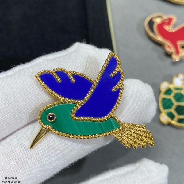 18K Lucky Animals Hummingbird Clip Brooch - Image 4