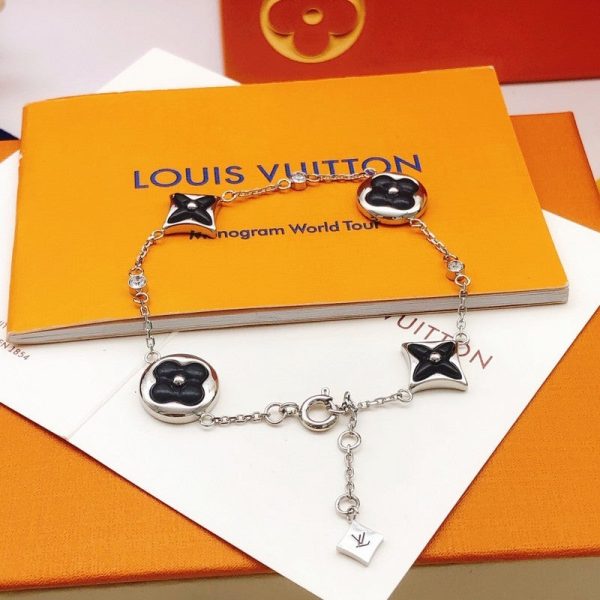18K Louis Blossom Green Flower Bracelet - 图片 3