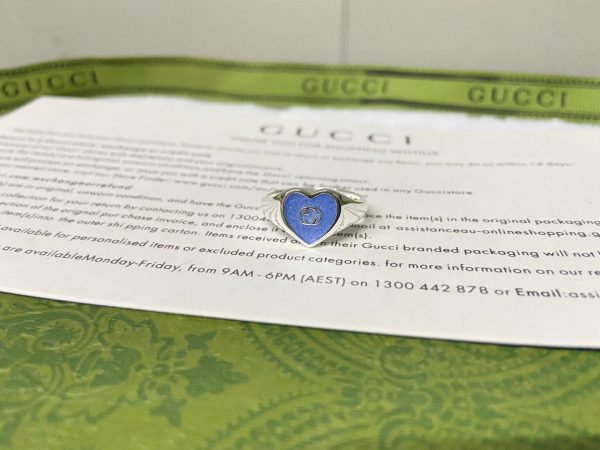 Double G Interlocking G Blue Enamel Heart Ring - Image 2