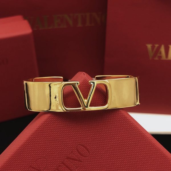 18K Vlogo Cuff Bracelet - Image 3