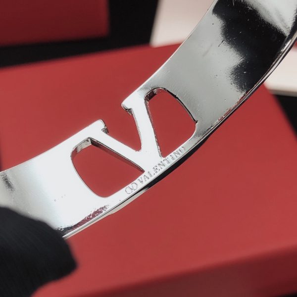 18K Vlogo Cuff Bracelet - Image 3