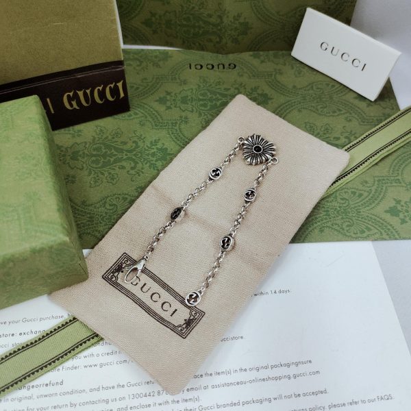 Double G Interlocking G Heart Bracelet - Image 9