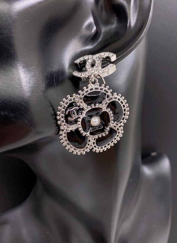 18K CC Black Pearl Camellia Earrings - 图片 2