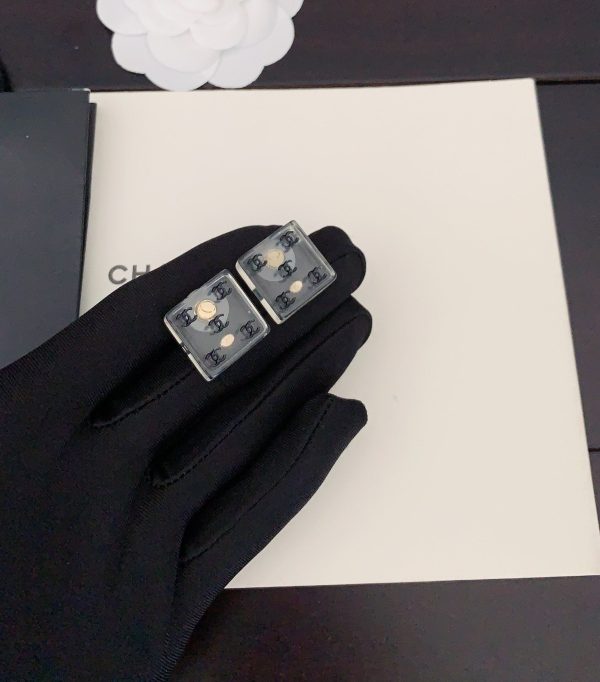 18K CC Transparent Resin Earrings - 图片 2