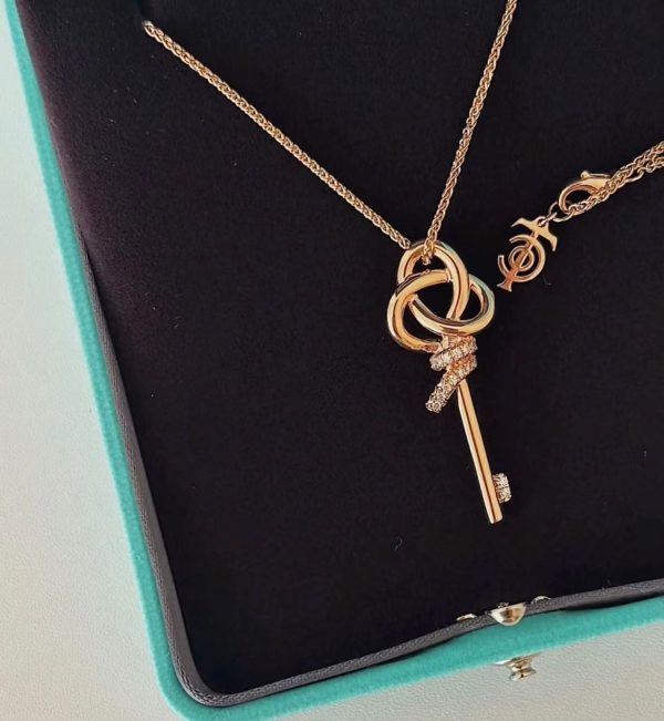 18K T Keys Woven Diamonds Medium Necklace - 图片 3