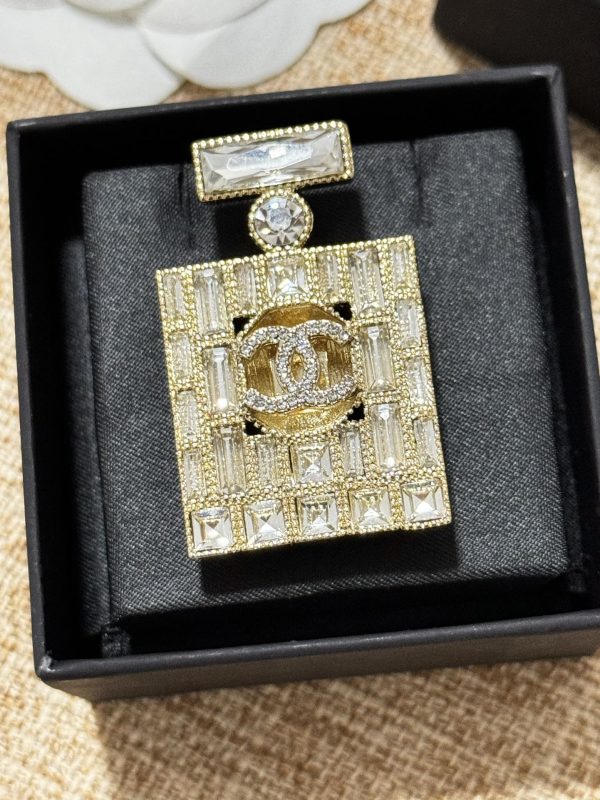 18K CC Perfume Bottle Crystals Brooch - 图片 2