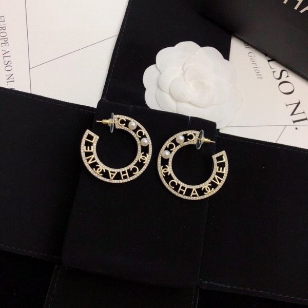 18K CC Circle Pearl Earrings - Image 5