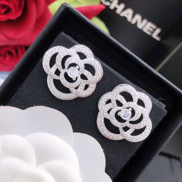 18K CC Camellia Diamond Earrings - Image 5