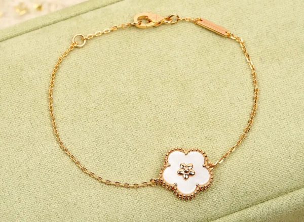 18K Lucky Spring Plum Blossom Bracelet - 图片 4