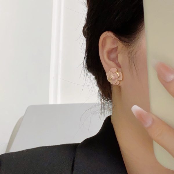 18K CC Camellia Earrings - 图片 5