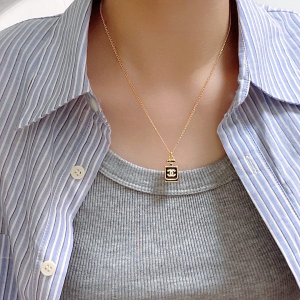 18K CC Perfume Bottle Necklace - 图片 4