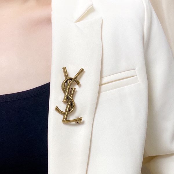 18K Saint Classic Brooch - Image 2