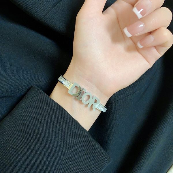 18K CD Crystals Bangle Bracelet - 图片 5
