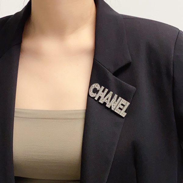18K CC Crystals Letter Brooch - 图片 4