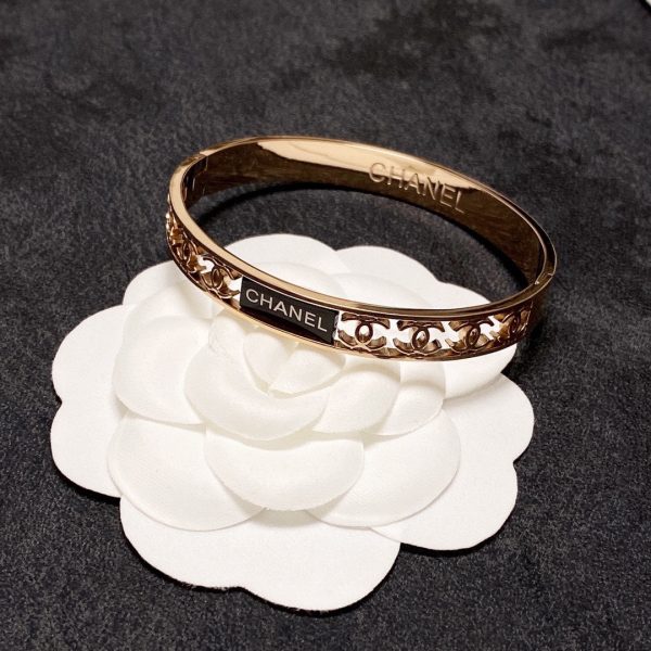 18K CC Hollow Bracelet - Image 4