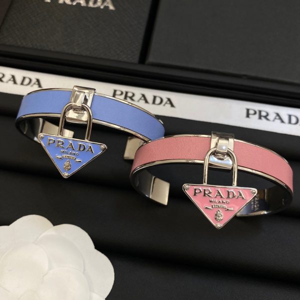 18K Pra Triangle Charm Cuff Bracelet - 图片 4