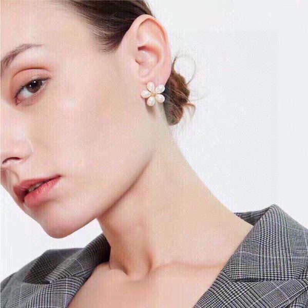 18K Triomphe Flower Pearls Earrings - Image 2