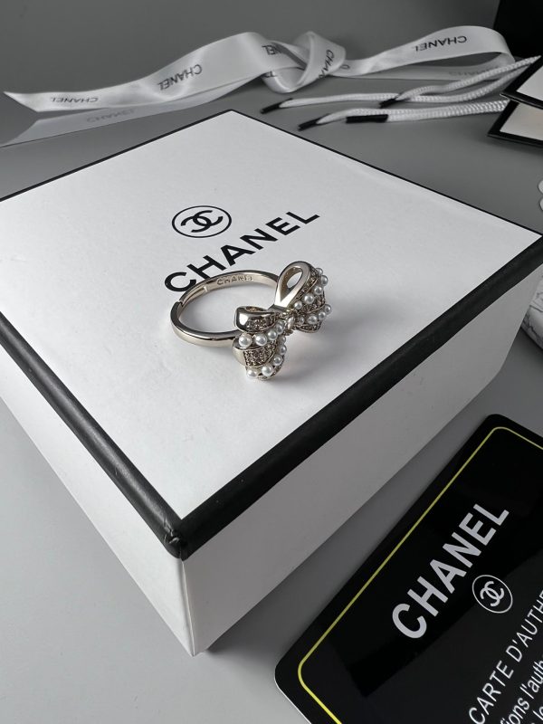 18K CC Bow Tie Pearls Ring - Image 4