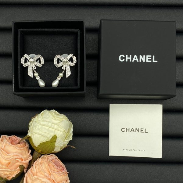 18K CC Butterfly Pearl Earrings - Image 5