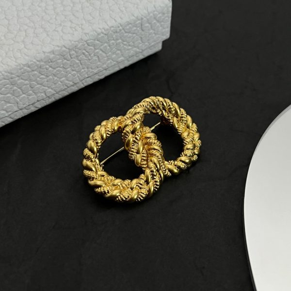 18K CD Revolution Brooch - Image 3