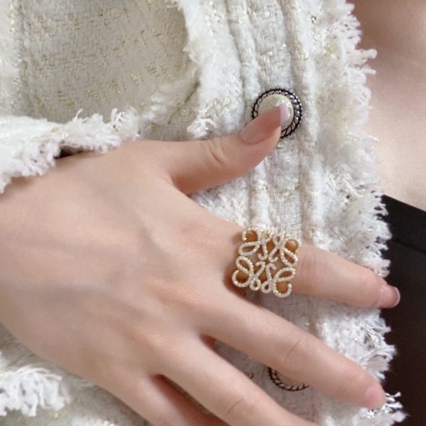 18K Anagram Crystals Ring - Image 4