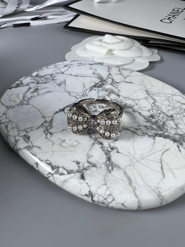 18K CC Bow Tie Pearls Ring - Image 5