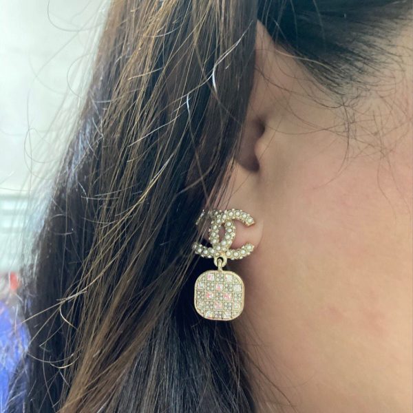 18K CC Diamonds Drop Earrings - 图片 3