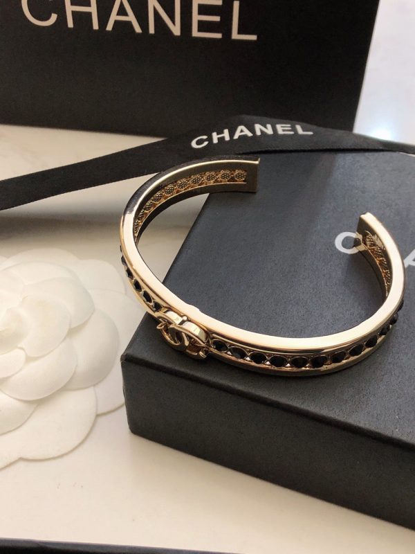 18K CC Crystal Open Cuff Bracelet - 图片 4