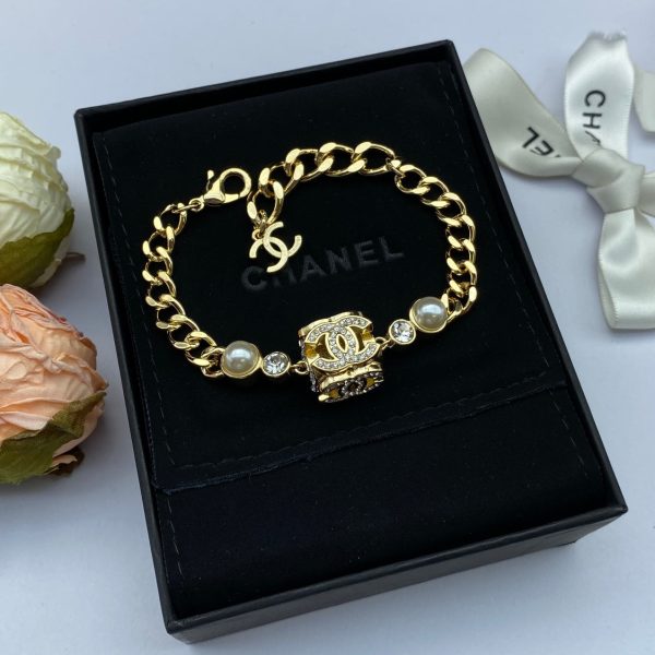 18K CC Box Pendant Pearl Bracelet - Image 4